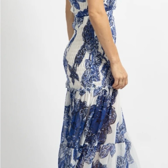 Luxxel white and blue floral maxi dress - Picture 4 of 11